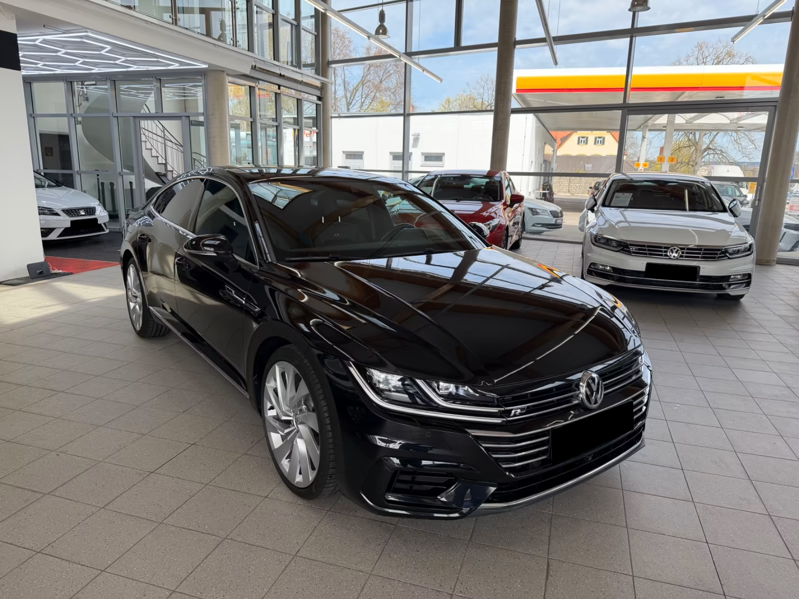 Volkswagen Arteon R-Line 2.0TDI DSG 4M ACC LED PANO VIRTUAL - KupiAuto.de