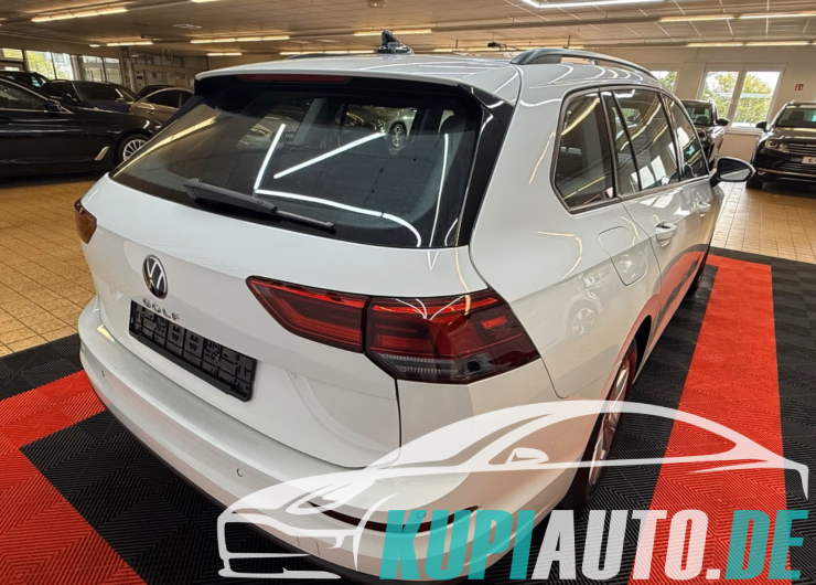 Volkswagen Golf VIII Variant Life/Navi/LED/Ambient/Erster H